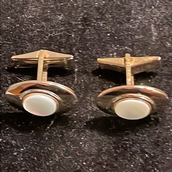 Vintage MCM 1950s oval gold tone & round Mother-of-Pearl whale back cuff links - Picture 6 of 14